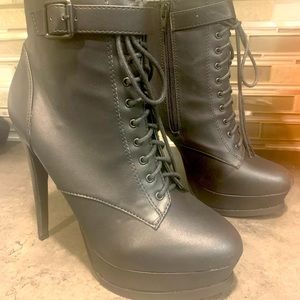 Just fab black high pumps new